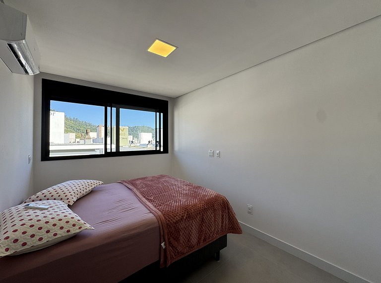 Oásis do Atlântico 402 A – Apartamento amplo em condomínio c