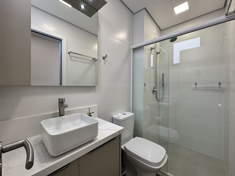 Oásis do Atlântico 402 A – Apartamento amplo em condomínio c