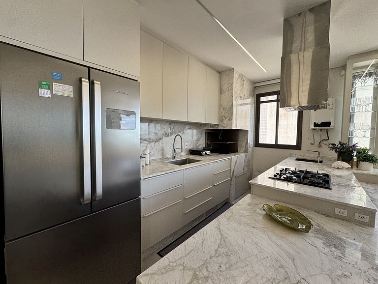 Bellagio Home, apartamento de frente para o mar, com uma vis