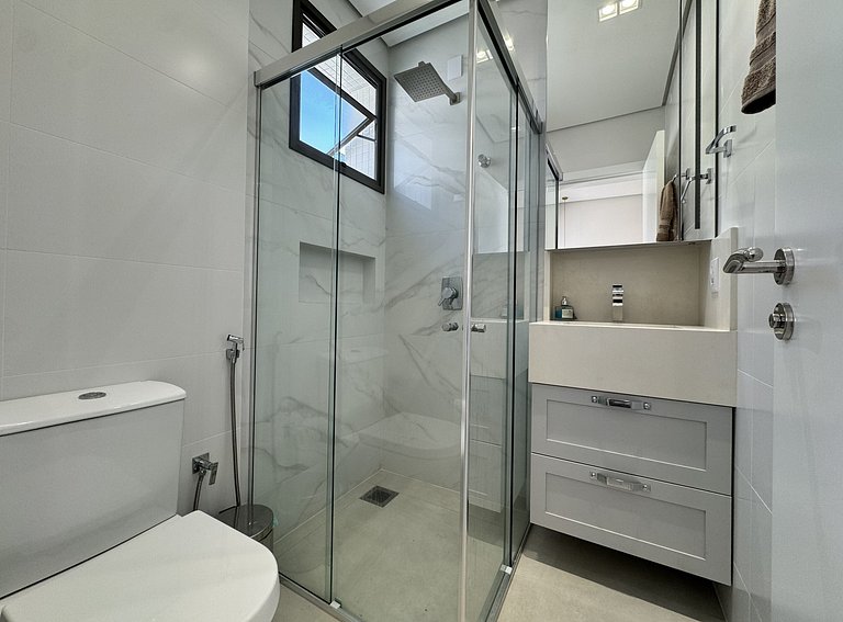 Bellagio Home, apartamento de frente para o mar, com uma vis