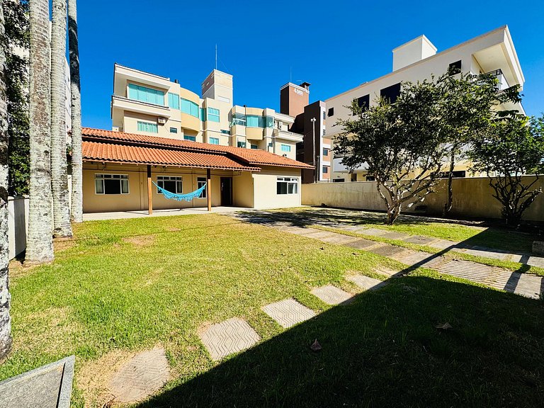 Casa dos Golfinhos a 100 metros da Praia de Palmas, casa ind