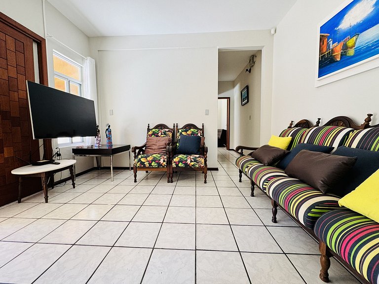 Casa dos Golfinhos a 100 metros da Praia de Palmas, casa ind