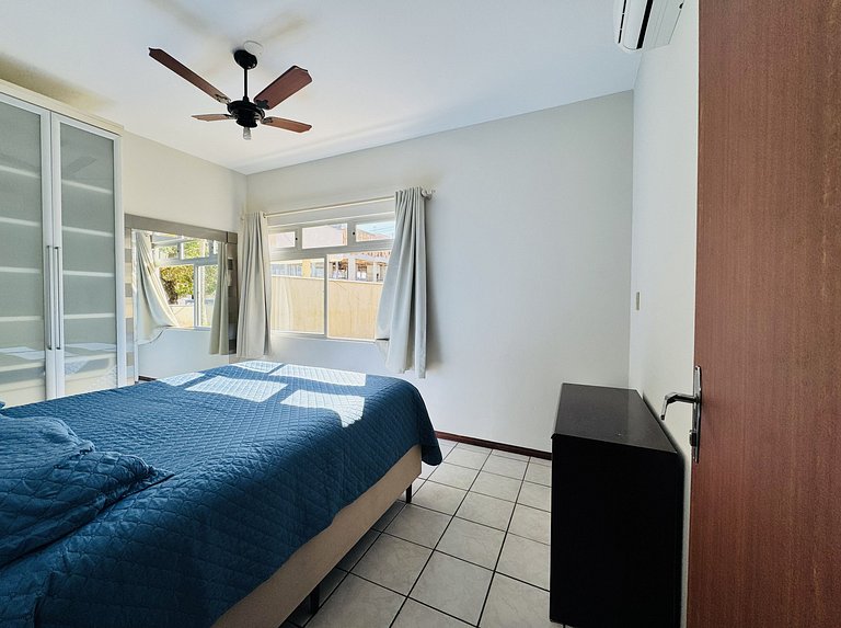 Casa dos Golfinhos a 100 metros da Praia de Palmas, casa ind