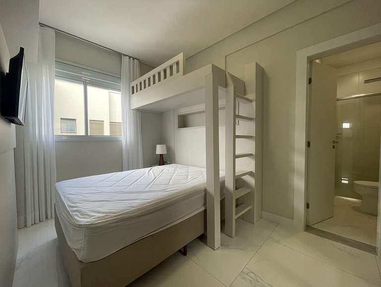 Royal Village - Ático en Praia Grande con 3 suites, piscina
