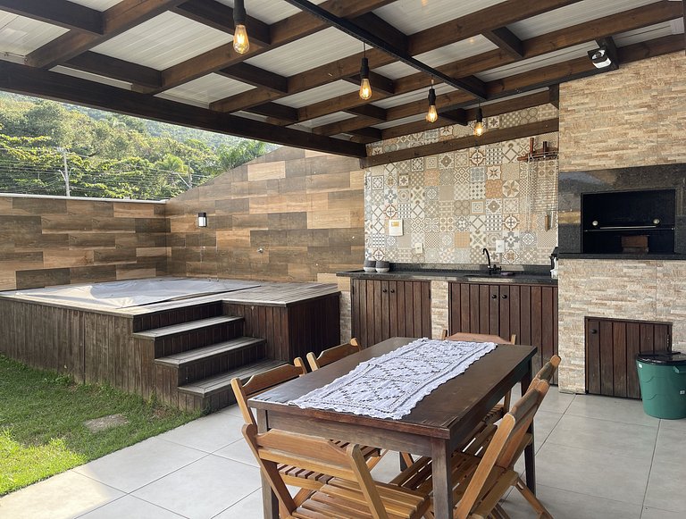 Sobrado das Seringueiras - Conforto com jacuzzi privativa a