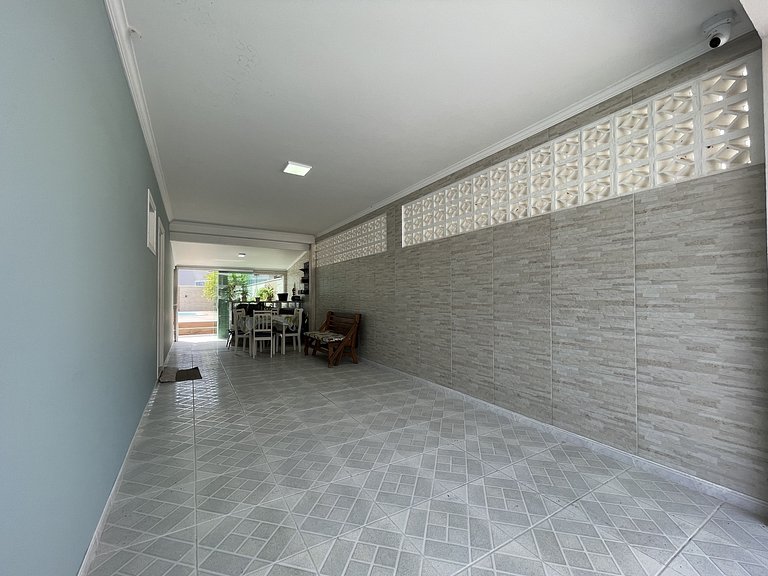 Casa Teka - Espaçosa e aconchegante, conta com área externa