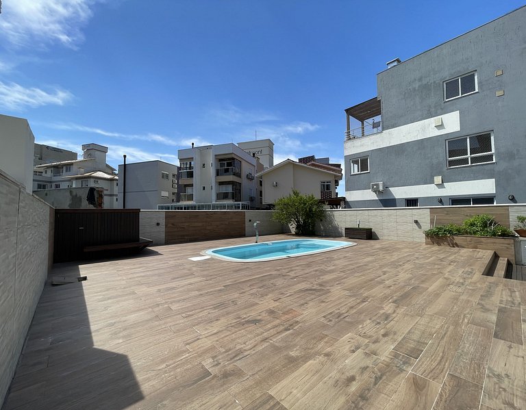 Casa Teka - Espaçosa e aconchegante, conta com área externa