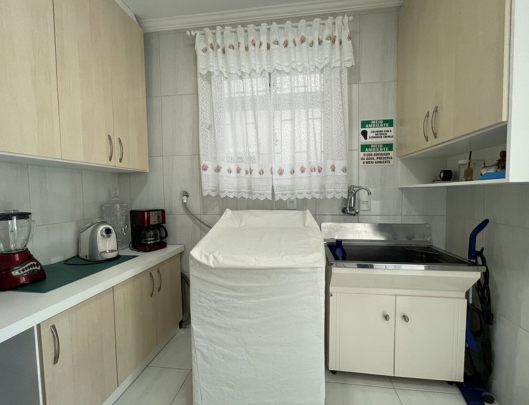 Casa Teka - Espaçosa e aconchegante, conta com área externa